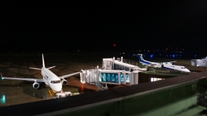 夜の秋田空港